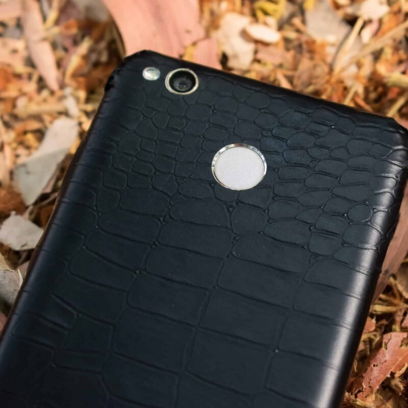 Crocodiile Black Mobile Skin 2